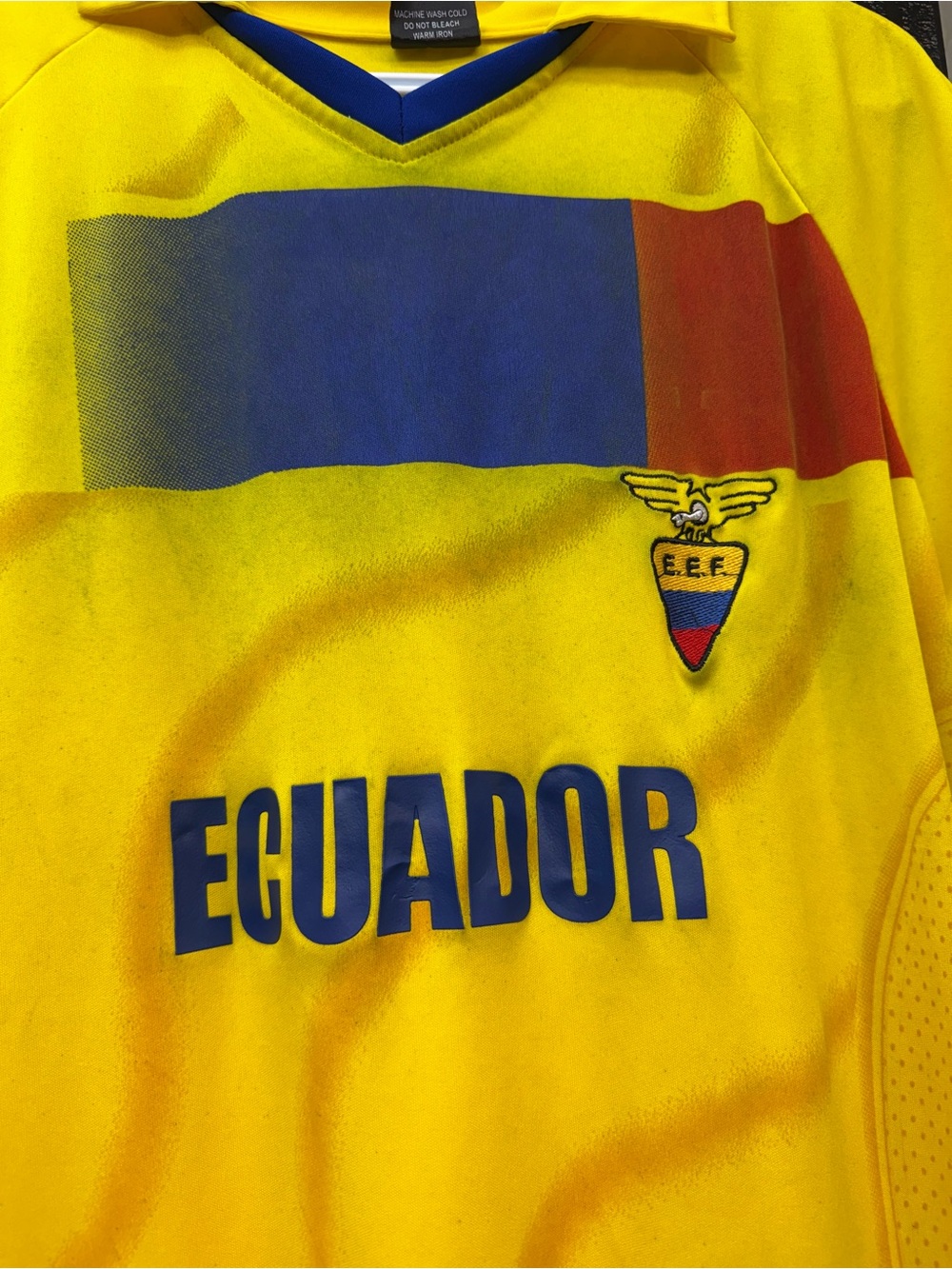 Ecuador mens Football jersey - Picture 3 of 6